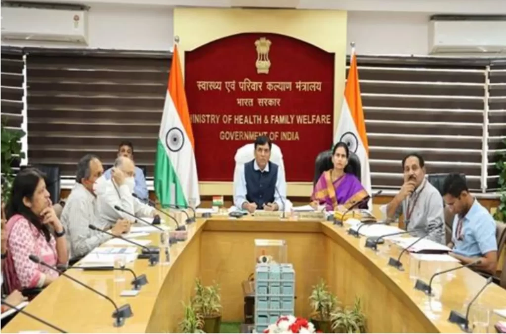 Dr. Mansukh Mandaviya reviews Public Health Preparedness for management of COVID-19 and COVID-19 Vaccination progress with States