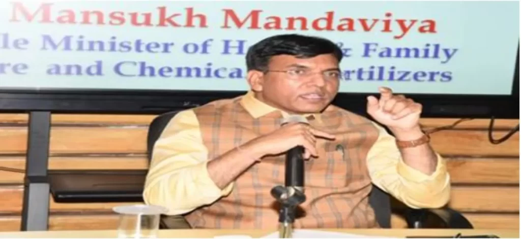 Union Health Minister Dr. Mansukh Mandaviya visits Safdarjung Hospital, informally interacts with faculty and staff to seek their frank feedback on hospital improvement measures